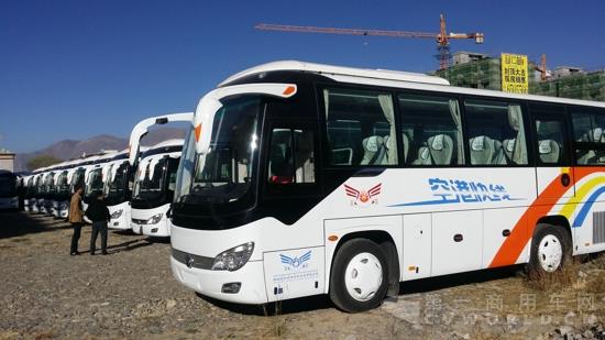 配套玉柴YC4G首批高原新型客車(chē)抵達(dá)拉薩1.jpg