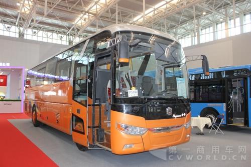 LCK6119PHEVG世軒插電式混合動(dòng)力公路客車 (3).jpg