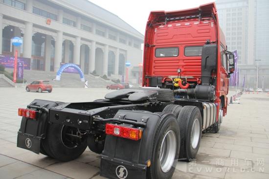 德龍X3000輕量化版牽引車,460馬力 (4).jpg