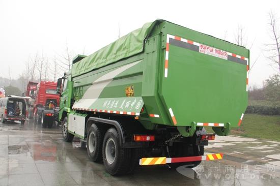 陜汽德龍X3000綠色渣土運(yùn)輸車 (3).jpg