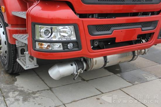 陜汽淮南專用車公司生產(chǎn)的危險(xiǎn)品運(yùn)輸車 (5).jpg