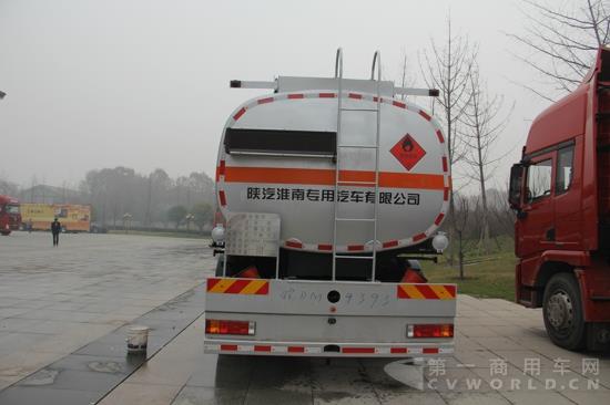 陜汽淮南專用車公司生產(chǎn)的危險品運輸車 (2).jpg