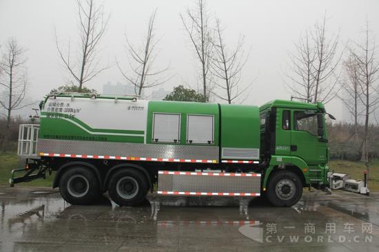 陜汽集團(tuán)旬陽寶通專用車部件有限公司制造的清掃車 (1).jpg