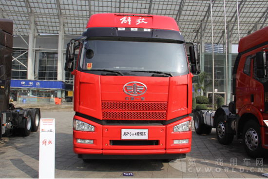 解放J6P 6×4牽引車，搭載錫柴13L 500馬力發(fā)動機.png