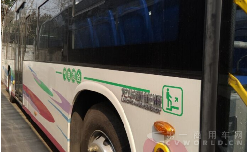 車頂上的太陽能電池板3.png