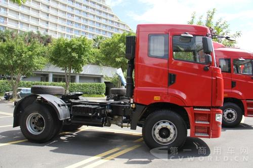 華菱漢馬4×2平頂牽引車 (7).jpg