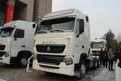 重汽HOWO T7H牽引車ZZ4257V324HD1 (9).jpg