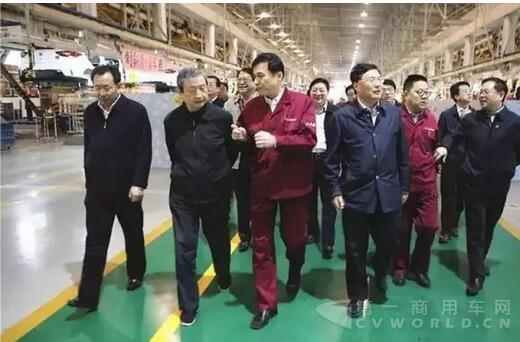 中共中央政治局委員、國(guó)務(wù)院副總理馬凱調(diào)研江淮汽車.jpg