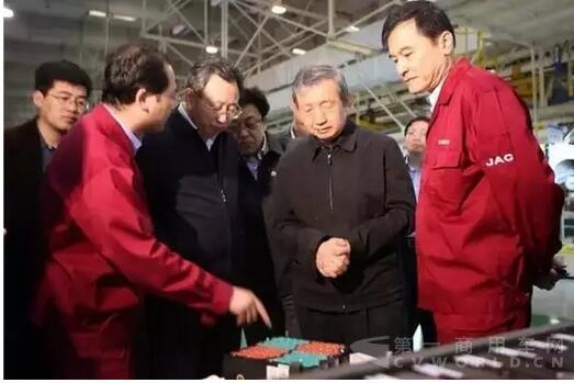 中共中央政治局委員、國(guó)務(wù)院副總理馬凱調(diào)研江淮汽車3.jpg