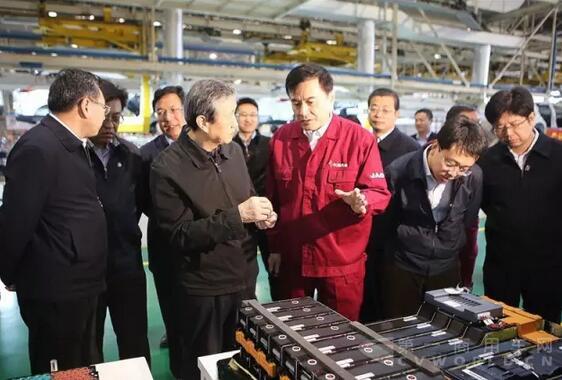 中共中央政治局委員、國(guó)務(wù)院副總理馬凱調(diào)研江淮汽車4.jpg