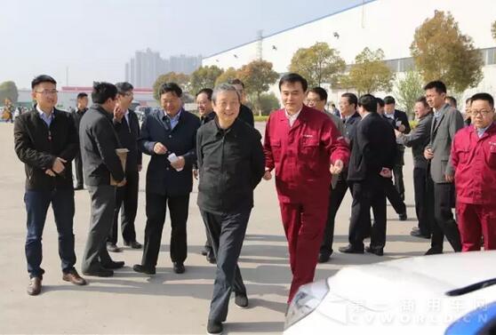 中共中央政治局委員、國(guó)務(wù)院副總理馬凱調(diào)研江淮汽車5.jpg