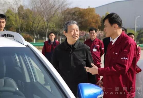 中共中央政治局委員、國(guó)務(wù)院副總理馬凱調(diào)研江淮汽車6.jpg