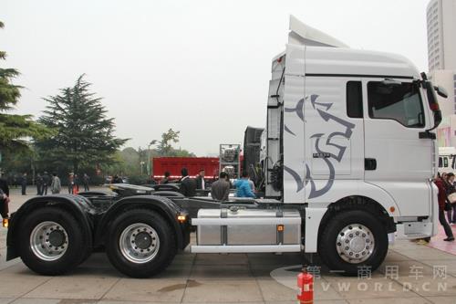 重汽SITRAK C7H國(guó)四牽引車(chē)-440馬力 (6).jpg