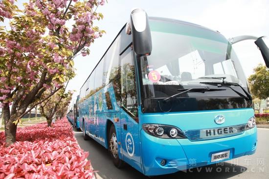 即將服務(wù)大九湖旅游景區(qū)的海格客車.jpg