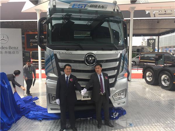 搭載康明斯ISG動力的歐曼6×2超級卡車揭幕.jpg