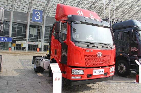 解放J6L 4×2牽引車，220馬力 (1).jpg