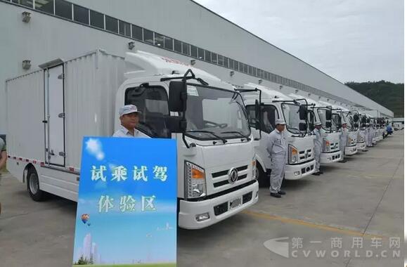 十堰有批“新型出租車”已經(jīng)上崗，絕對(duì)東風(fēng)造！2.jpg