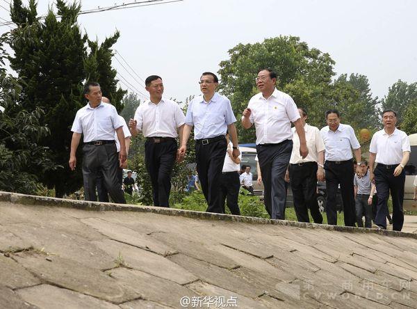 總理奔赴汛情第一線.jpg
