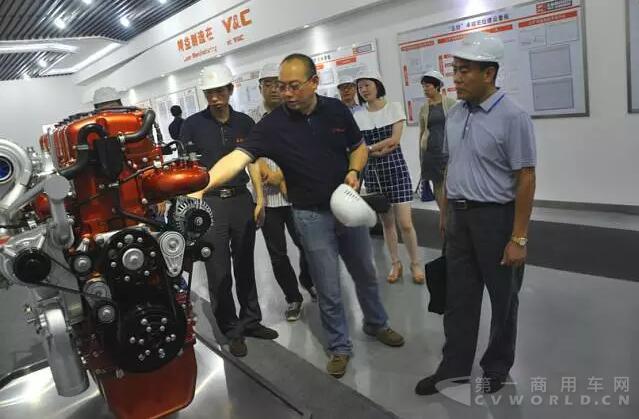（參觀聯(lián)合動力發(fā)動機）.jpg