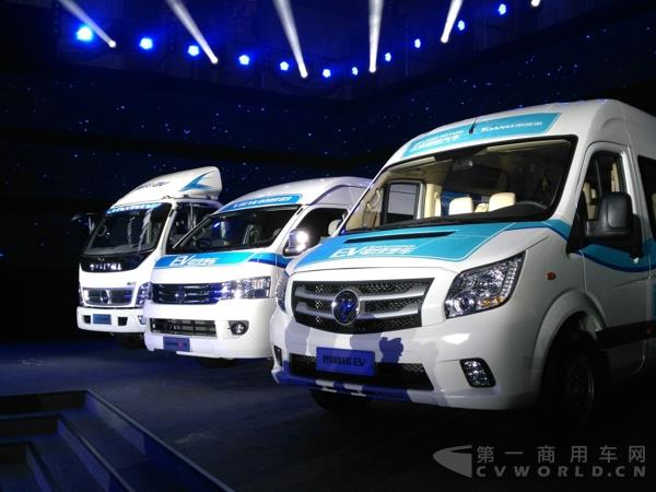 圖雅諾純電動車和風(fēng)景G9純電動車2.jpg