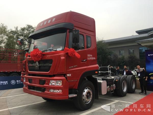 超輕版新斯太爾D7B 6X4牽引車2.jpg