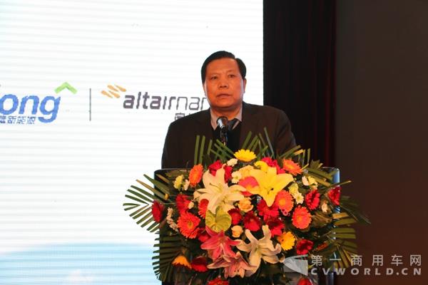 銀隆集團(tuán)董事長魏銀倉在高峰論壇上發(fā)表演講.jpg