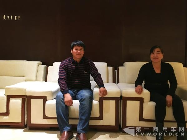 景師傅和她的妻子.jpg