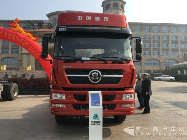 中國(guó)重汽斯太爾D7B 6X4國(guó)五牽引車.jpg