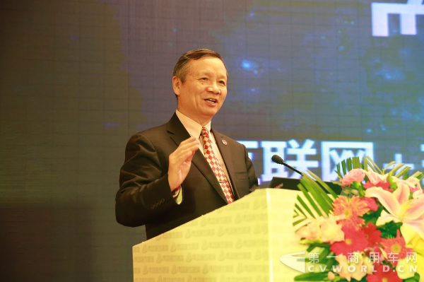 中國(guó)物流學(xué)會(huì)副會(huì)長(zhǎng)、德利得物流運(yùn)營(yíng)總監(jiān)惲綿.png