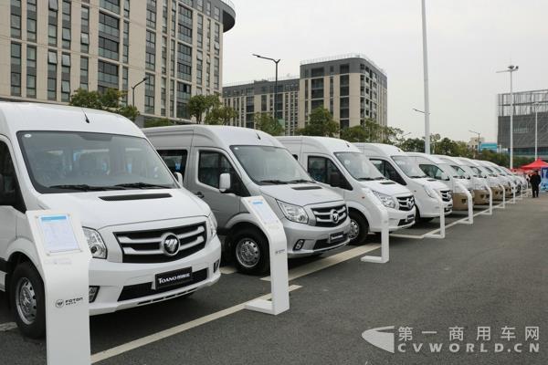 現(xiàn)場(chǎng)展車(chē) (2).jpg