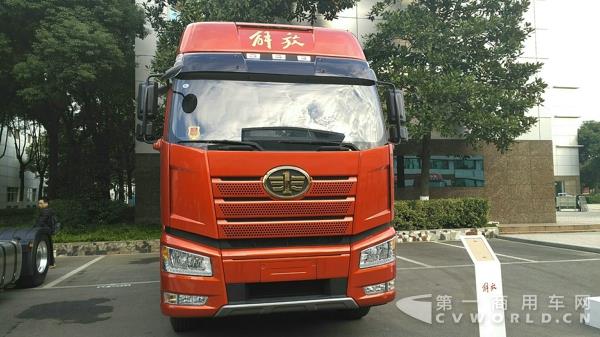 解放新J6P 6X4 500Ps牽引車2.jpg