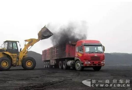 拉煤運費跌一半 運煤車市場要出事.jpg