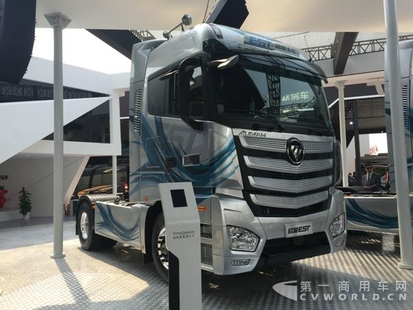 搭載康明斯ISG動(dòng)力的6×2R懸浮橋牽引車.jpg