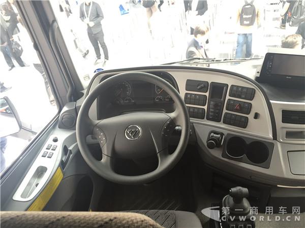 康明斯ISG動(dòng)力的歐曼6×2超級(jí)卡車的內(nèi)飾5.jpg