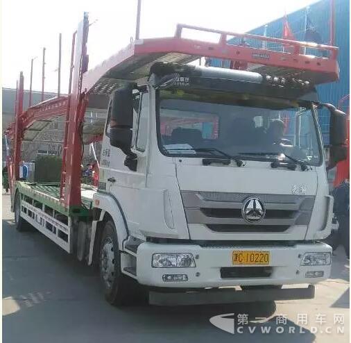 國(guó)內(nèi)首輛中國(guó)重汽4X2中置軸轎運(yùn)車(chē)上牌了.jpg