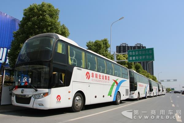 宏運集團(tuán)剛接收的中通12米高端旅游車.jpg