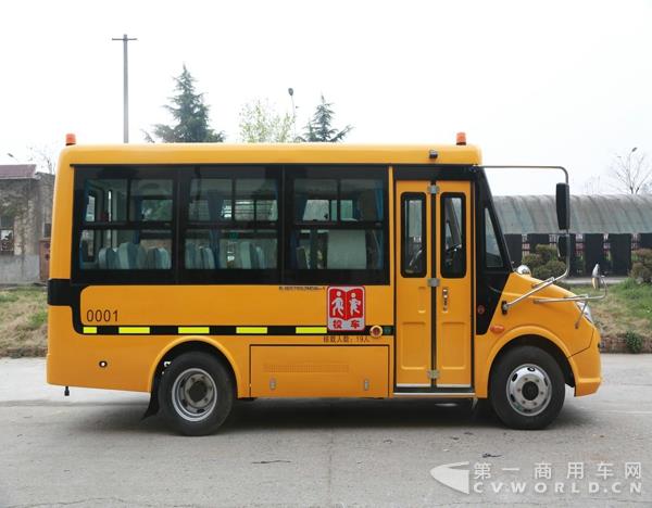 福田歐輝BJ6570校車 .jpg