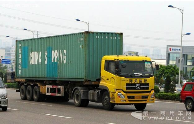 湖北對進(jìn)出長江主要港口集裝箱卡車實行高速公路通行費50%優(yōu)惠.jpg