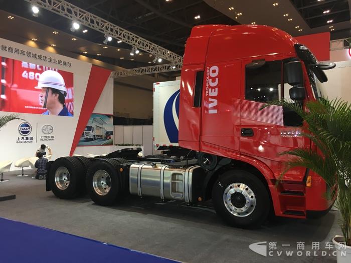 紅巖C500 6×4旗艦版牽引車2.jpg