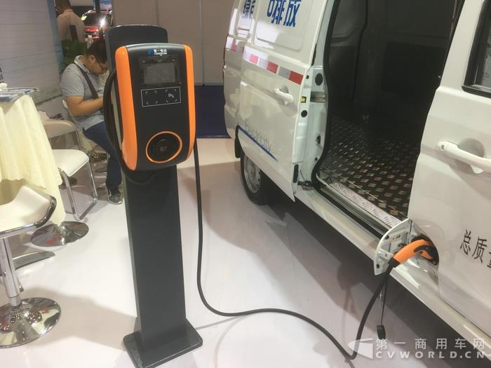 華晨金杯X30LEV好運(yùn)1號純電動物流車，售價16.68萬元起3.jpg