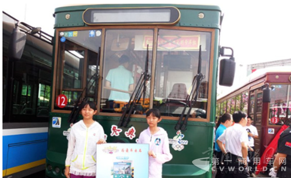 北京：非柴油公交車年底將達(dá)萬輛.png