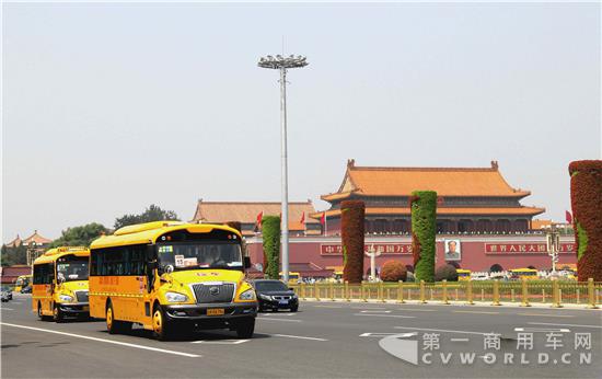 加拿大國際學(xué)校再購百輛宇通校車2.jpg