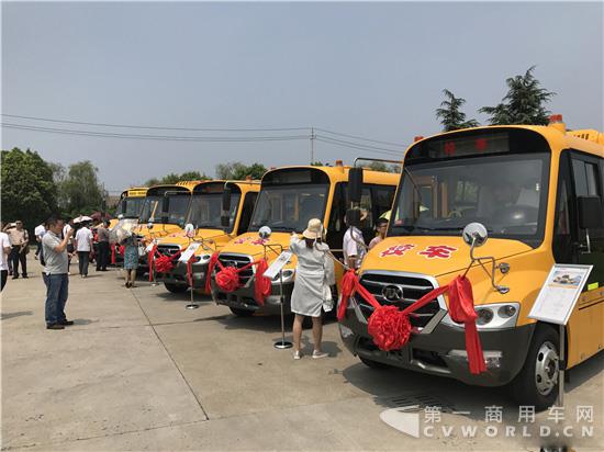 安凱獲阜陽萬事達(dá)40輛校車大單2.jpg