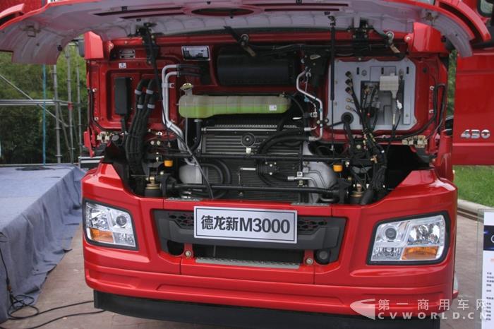 德龍新M3000 2017款 6x4 牽引車 （搭載濰柴WP12發(fā)動機 滿足國五排放）  (6).jpg