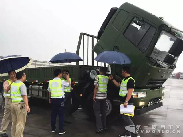 華菱汽車（漢馬動力）順利通過中國人民解放軍某部驗(yàn)收2.jpg