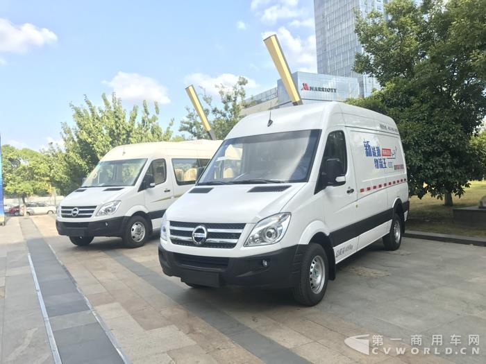 現(xiàn)場(chǎng)展車(chē)1.jpg