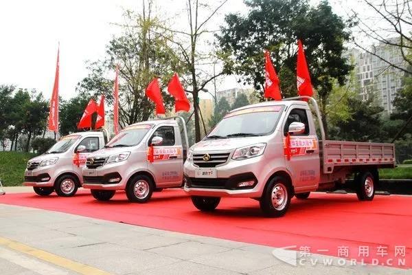 兩款新品齊亮相 長(zhǎng)安跨越西南“亮劍”!.jpg