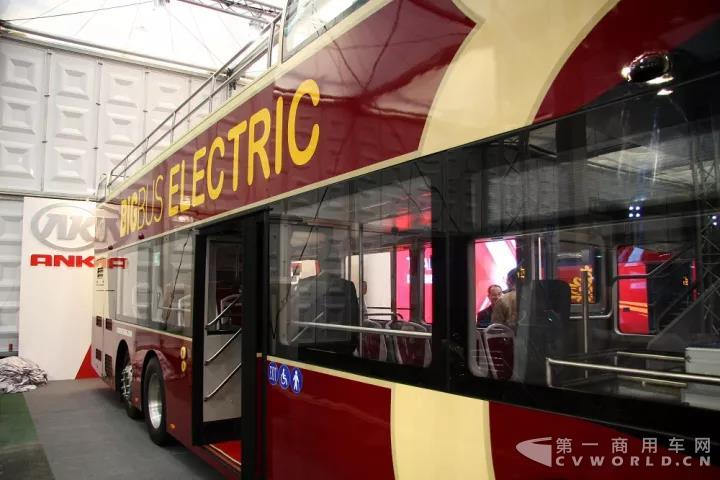 安凱純電動(dòng)雙層敞篷觀光客車1.jpg