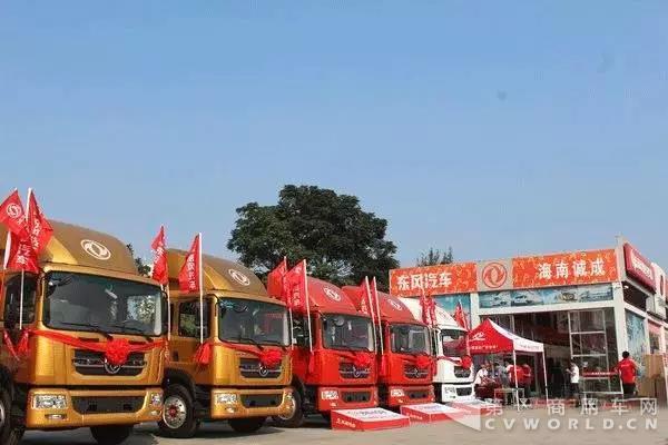 現(xiàn)場(chǎng)訂車(chē)41輛！ 東風(fēng)多利卡用實(shí)力贏得了新老客戶的一致青睞1.jpg