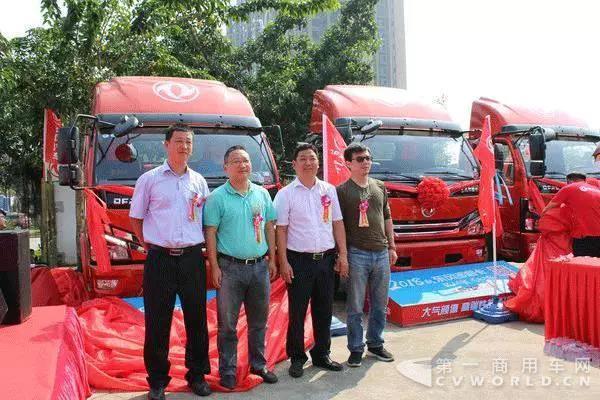 現(xiàn)場(chǎng)訂車(chē)41輛！ 東風(fēng)多利卡用實(shí)力贏得了新老客戶的一致青睞2.jpg
